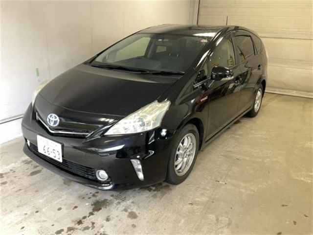 2 Toyota Prius alpha ZVW41W 2012 г. (JU Akita)